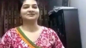 Adorable Pakistani bhabhi Samrin in a seductive video