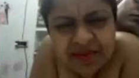 Aunty and uncle from Pakistan engage in steamy sexual activities