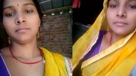 Indian spouse reveals her attractive genitals