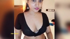 Sensual eyes of a hot Indian girl will mesmerize you