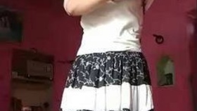 Indian sister reveals her curves as she unzips her outfit