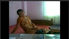 Desi wife enjoys solo bedroom session with self-pleasure