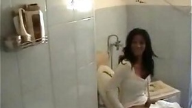 Hot mom Gives heads on the toilet