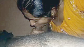 Indian homemaker performs oral sex and receives ejaculation