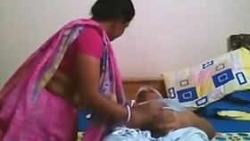 Desi kamwali no buddhe ka lund liya