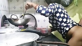 Kitchen ya jhuka kar maid ki chudai video