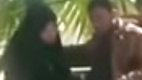 Muslim aurat apneh hubby ka mut maar rakhi hai