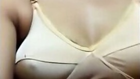 Desi young bhabhi sex chat and bra show on selfie cam