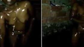 Indian woman washes XXX curves while hubby decides to film sex clip