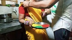 HOLY Par Sexy Bhabhi Ko Color Lagakar Kitchen Stand Par Hood Choda