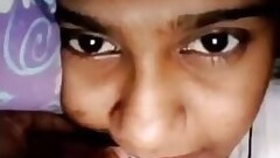 Desi girl shows her boobs on VK