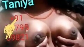 Bhabi Puts her tits on.