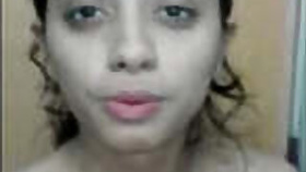 Desi bhabhi shows amazingly clean ass